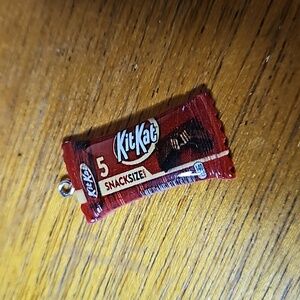 ❄️3 for $20❄️Kit Kat pendant